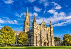 Los cimientos de la Catedral de Salisbury en Inglaterra estan hechos de hormigon webp